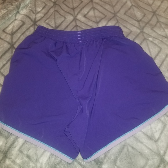 Womans shorts - Picture 3 of 3